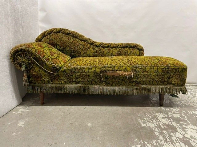 Utslitt biedermeier sovesofa 1880 årene