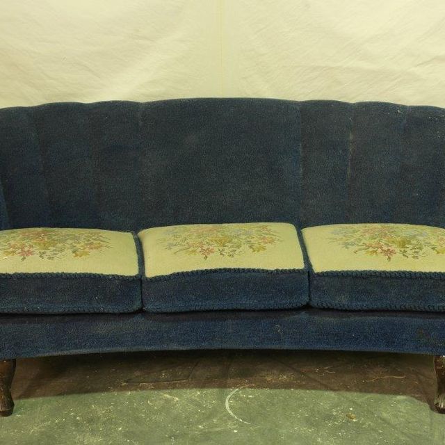 Gammel blå sofa